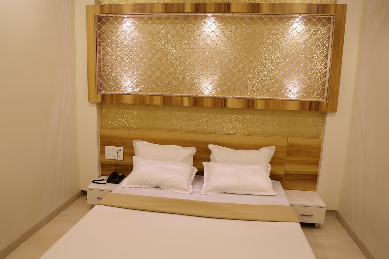 Hotel Vrinda Lātūr Eksteriør billede
